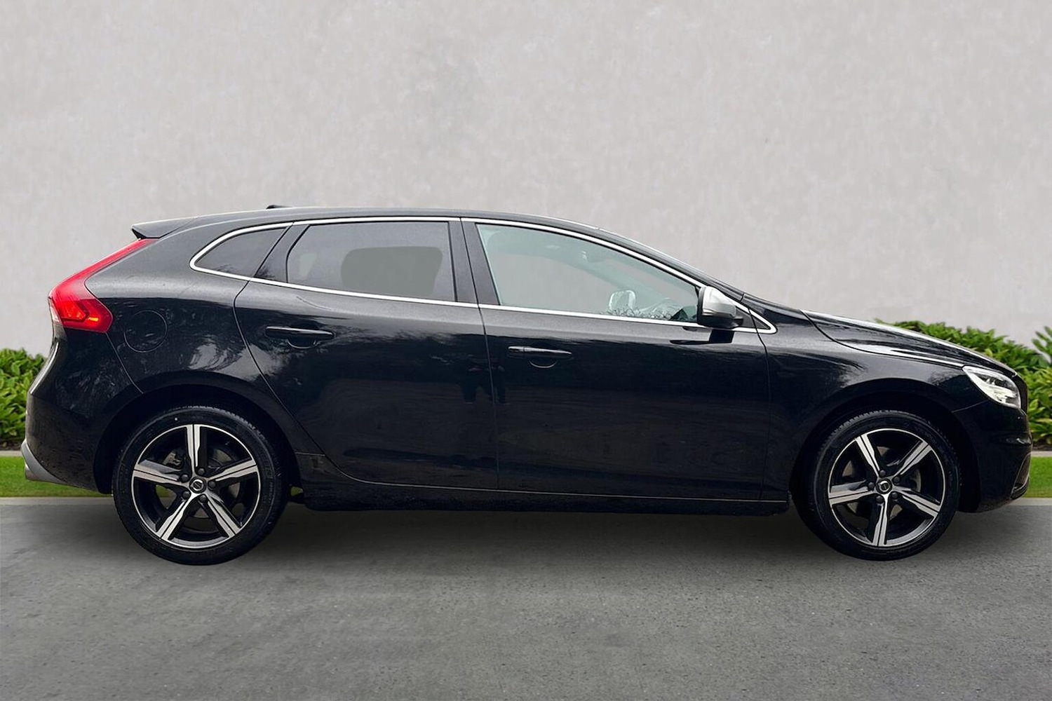 Used Volvo V40 2019 for sale - 76554285: Photo 3
