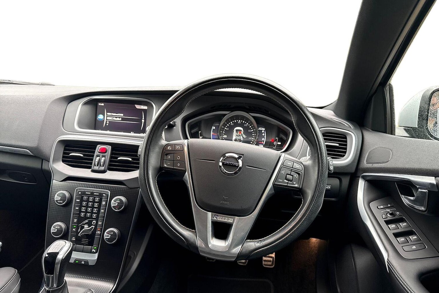 Used Volvo V40 2019 for sale - 76554285: Photo 9