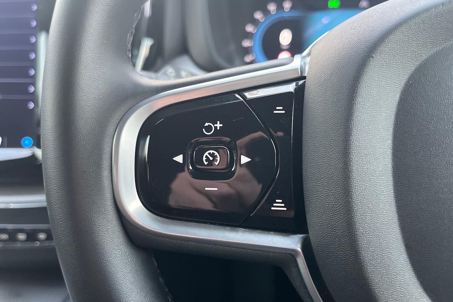 Used Volvo XC60 2022 for sale - 76402402: Photo 28