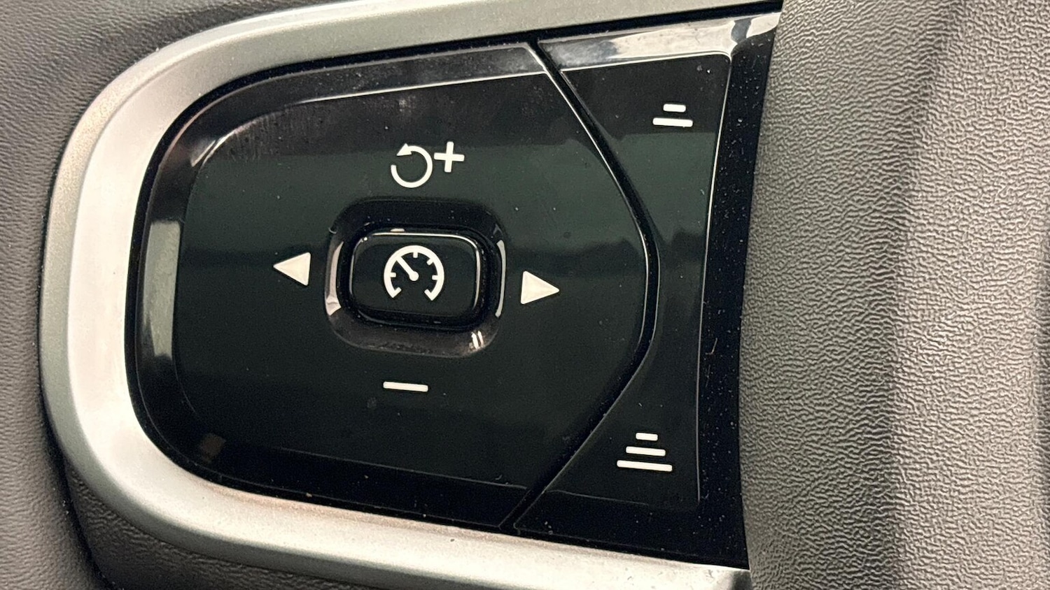 Used Volvo XC60 2025 for sale - 77888669: Photo 27