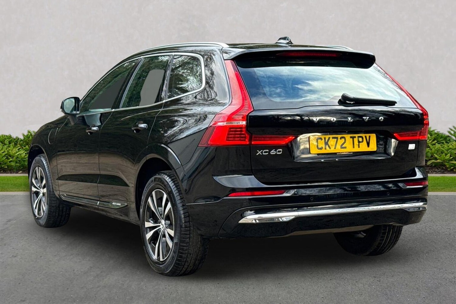 Used Volvo XC60 2022 for sale - 77973938: Photo 2