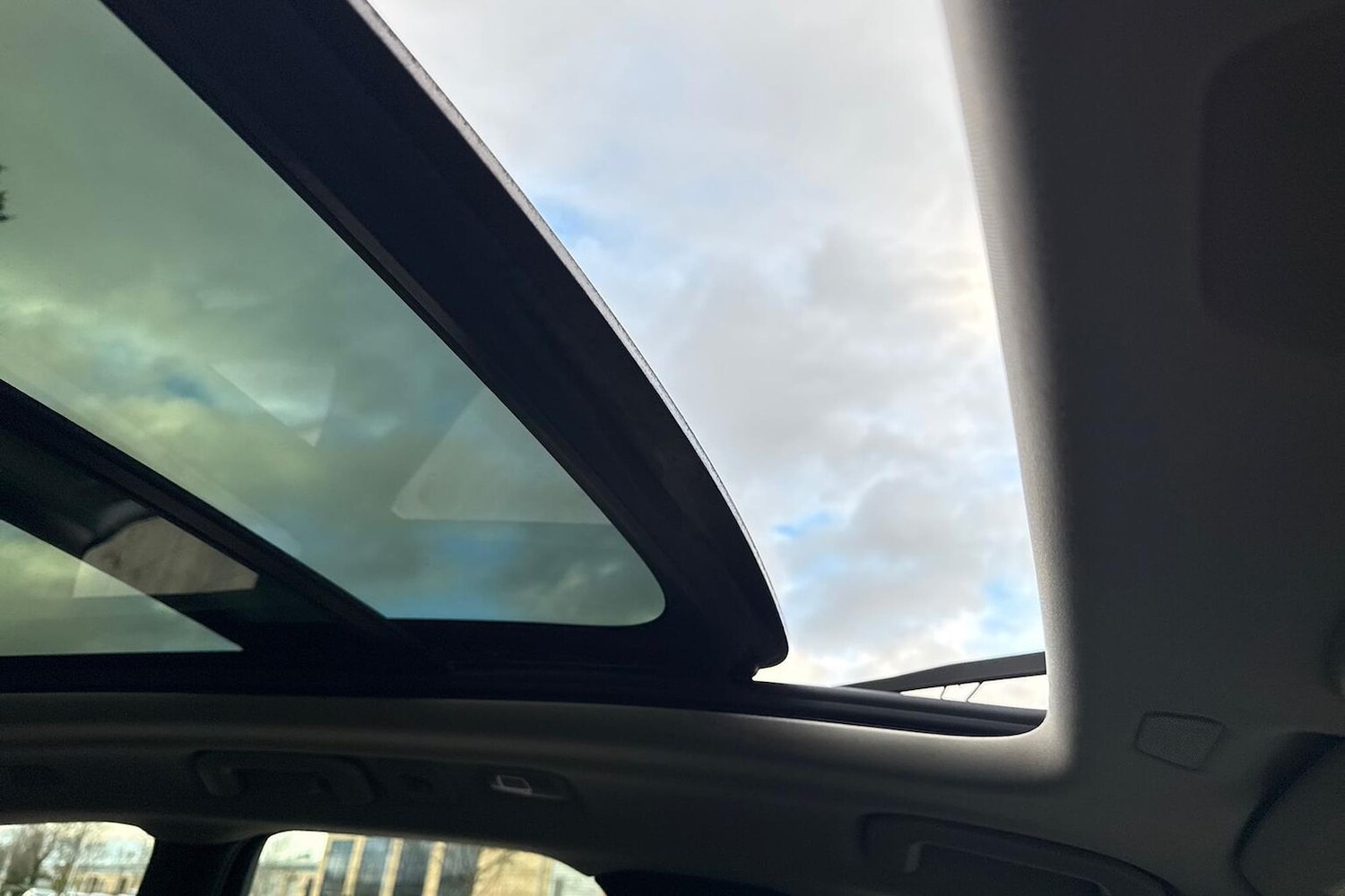 Used Volvo XC60 2022 for sale - 77973938: Photo 38