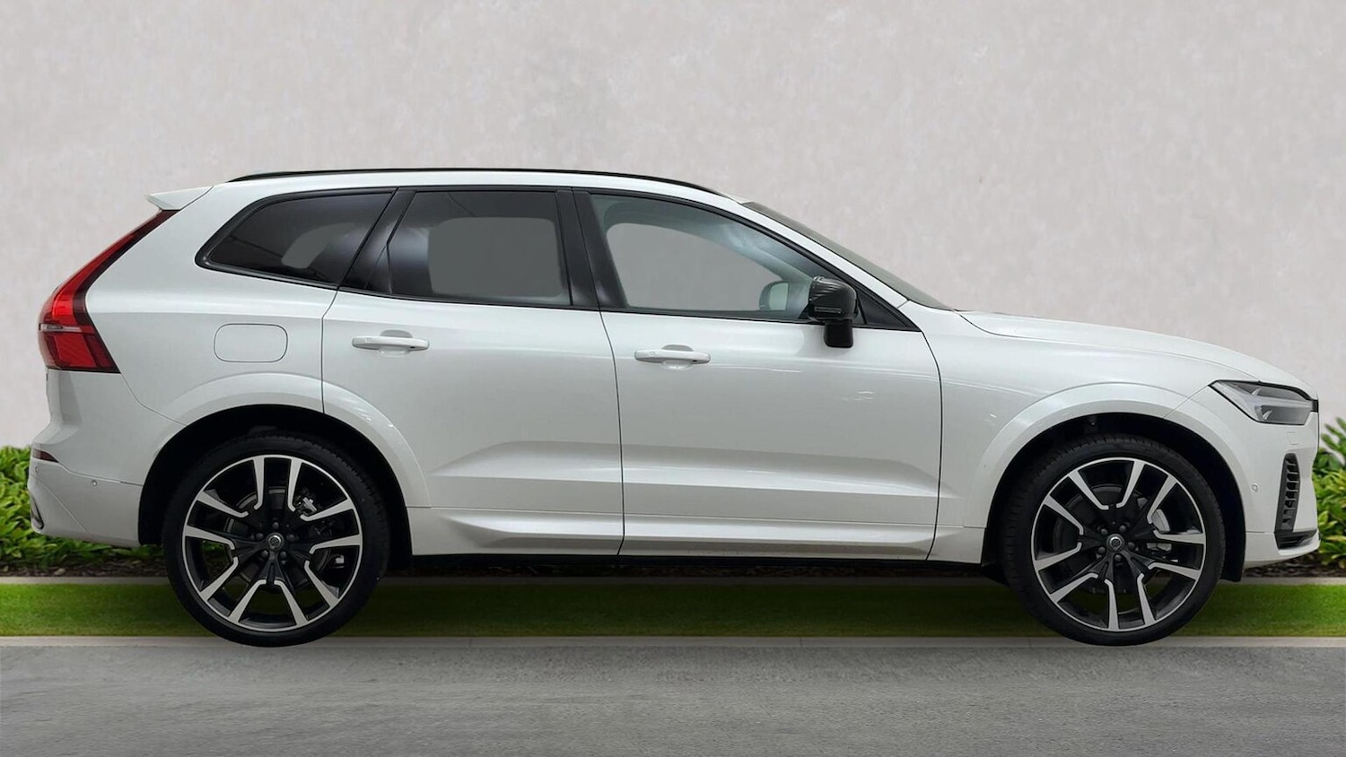 Used Volvo XC60 2025 for sale - 76713194: Photo 2