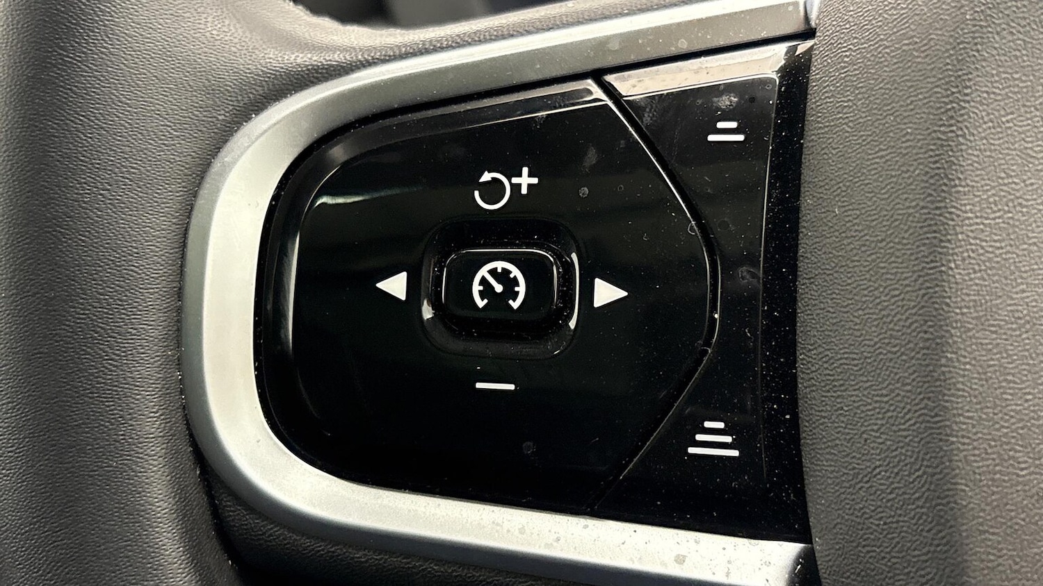 Used Volvo XC60 2025 for sale - 76713194: Photo 30