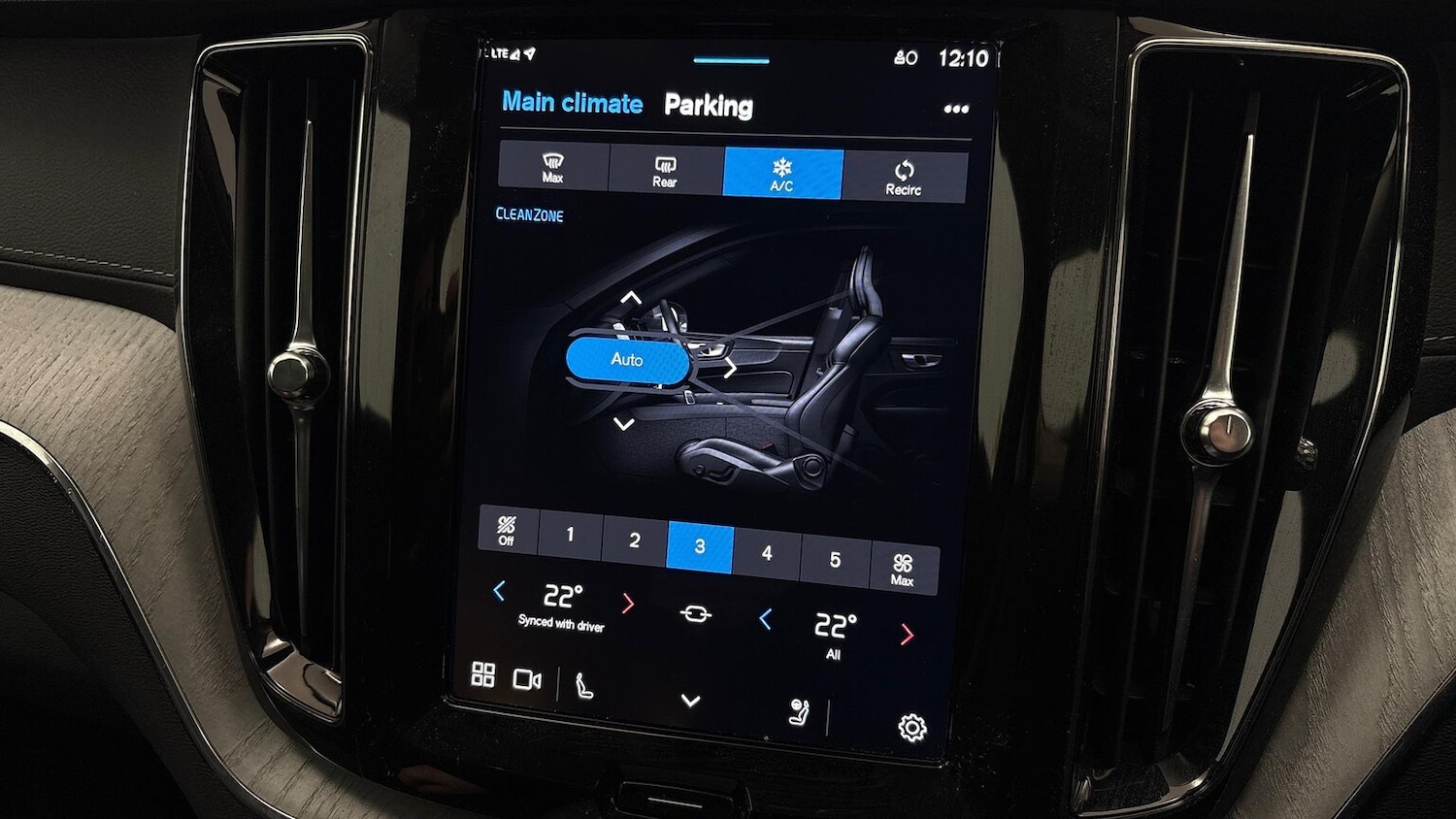 Used Volvo XC60 2025 for sale - 76713194: Photo 37