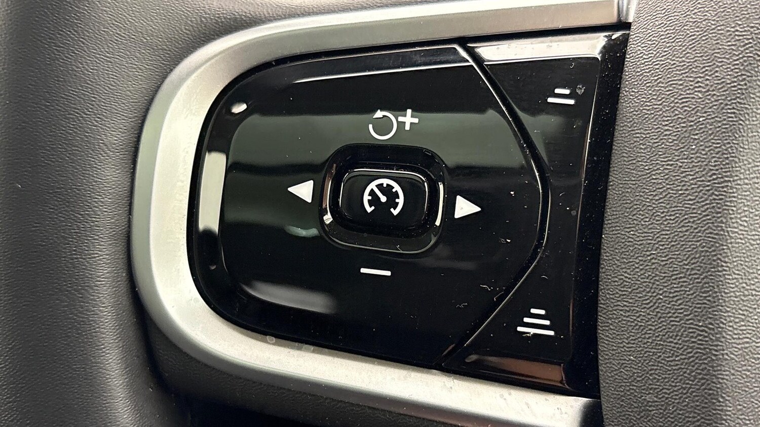 Used Volvo V60 2024 for sale - 77487350: Photo 27