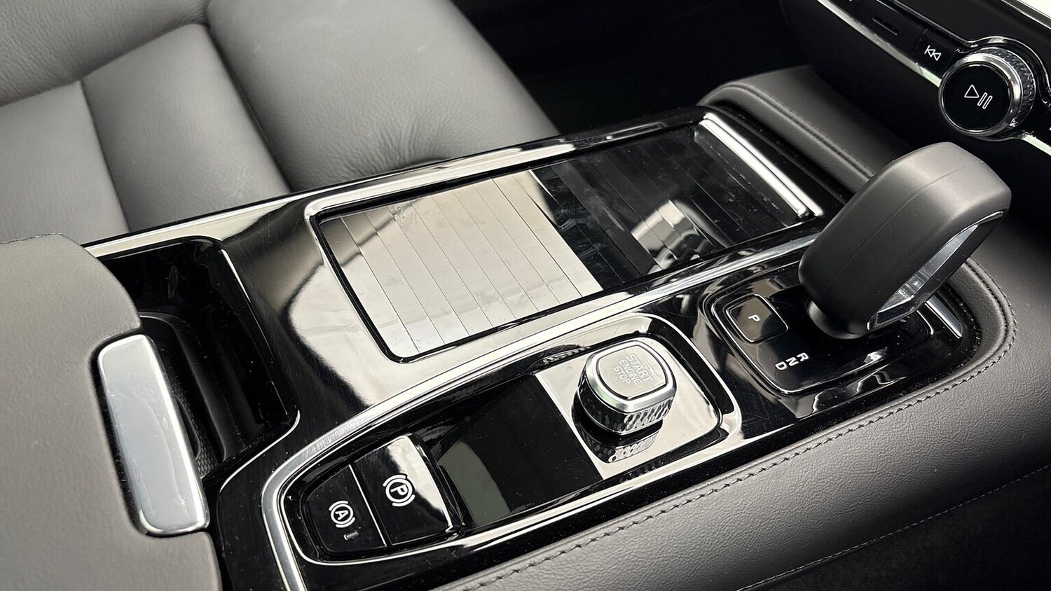 Used Volvo V60 2024 for sale - 77487350: Photo 28