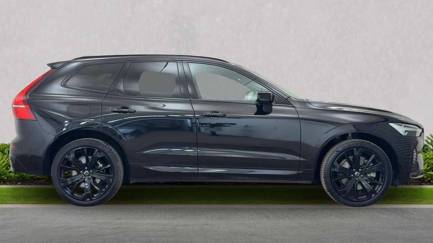 Used Volvo XC60 2025 for sale - 76757432: Photo 2