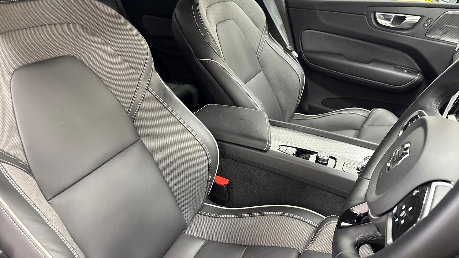 Used Volvo XC60 2025 for sale - 76757432: Photo 25