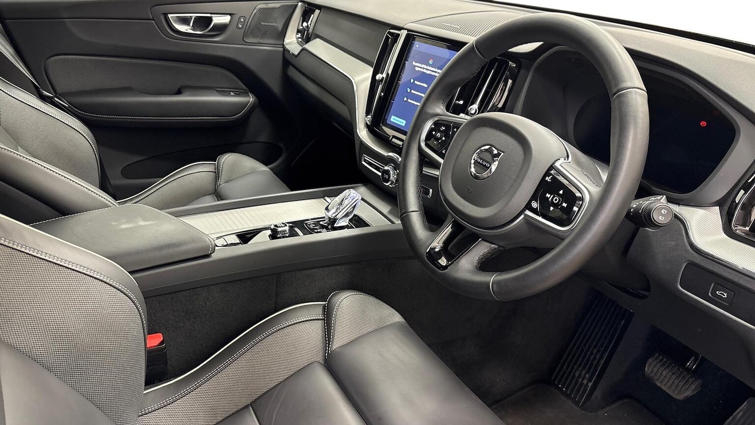 Used Volvo XC60 2025 for sale - 76757432: Photo 8