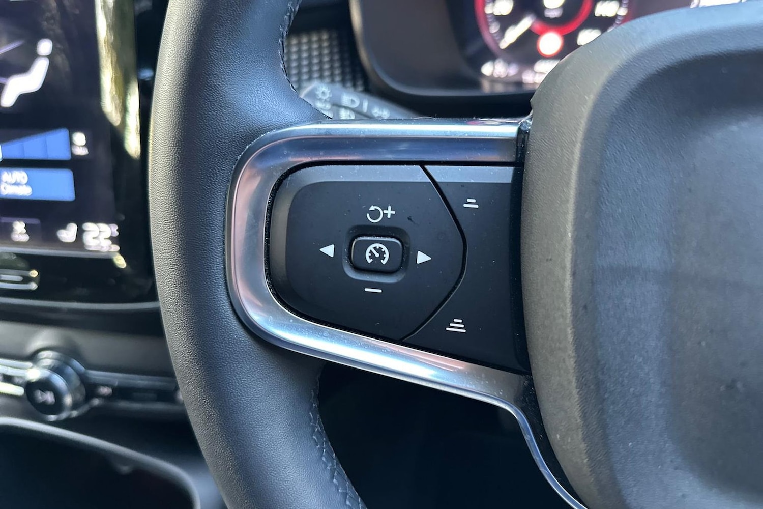 Used Volvo XC40 2022 for sale - 76757435: Photo 28