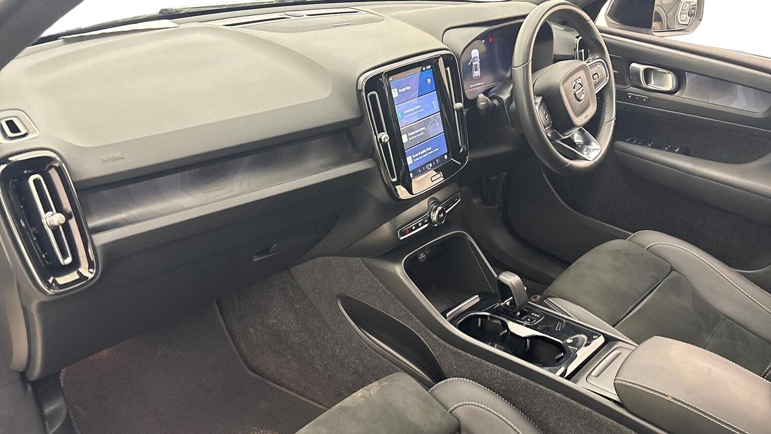 Used Volvo XC40 2023 for sale - 78192902: Photo 11