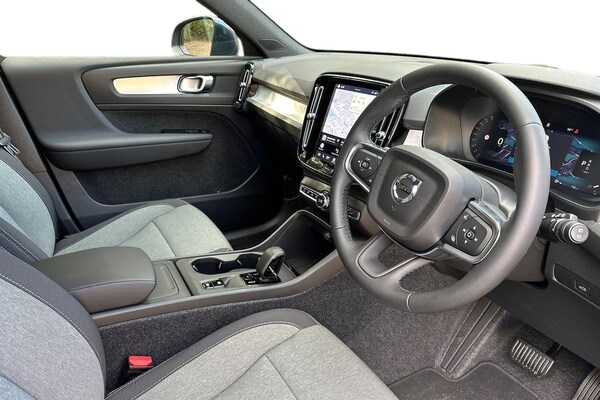 Used Volvo XC40 2025 for sale - 76252647: Photo 15