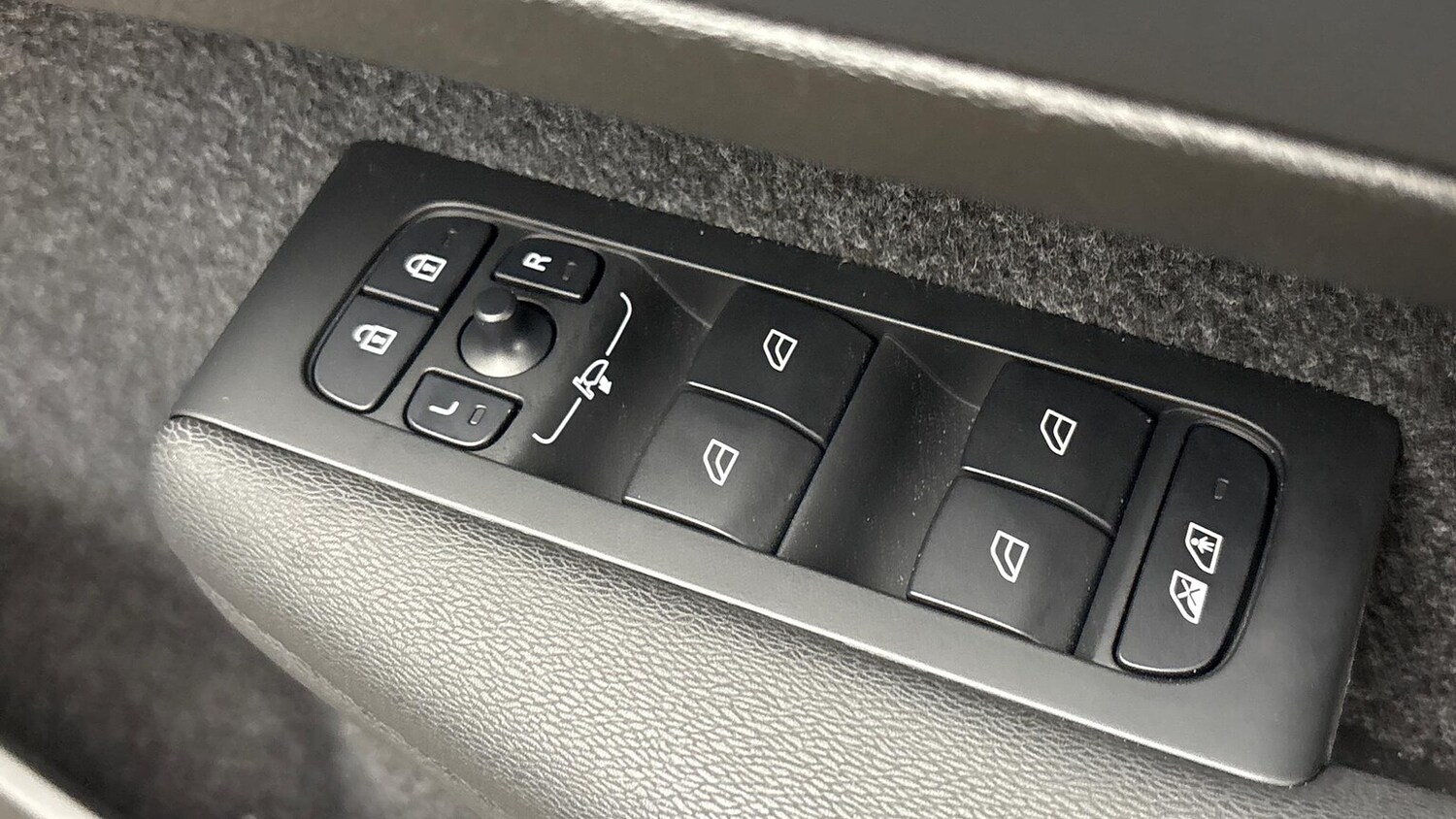 Used Volvo XC40 2024 for sale - 76413936: Photo 23