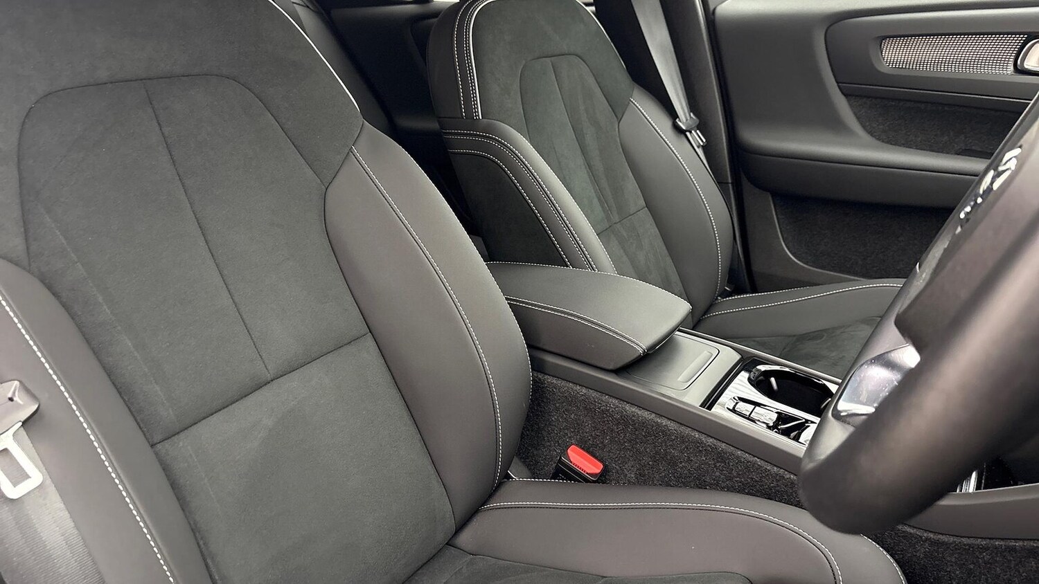 Used Volvo XC40 2024 for sale - 76413936: Photo 27