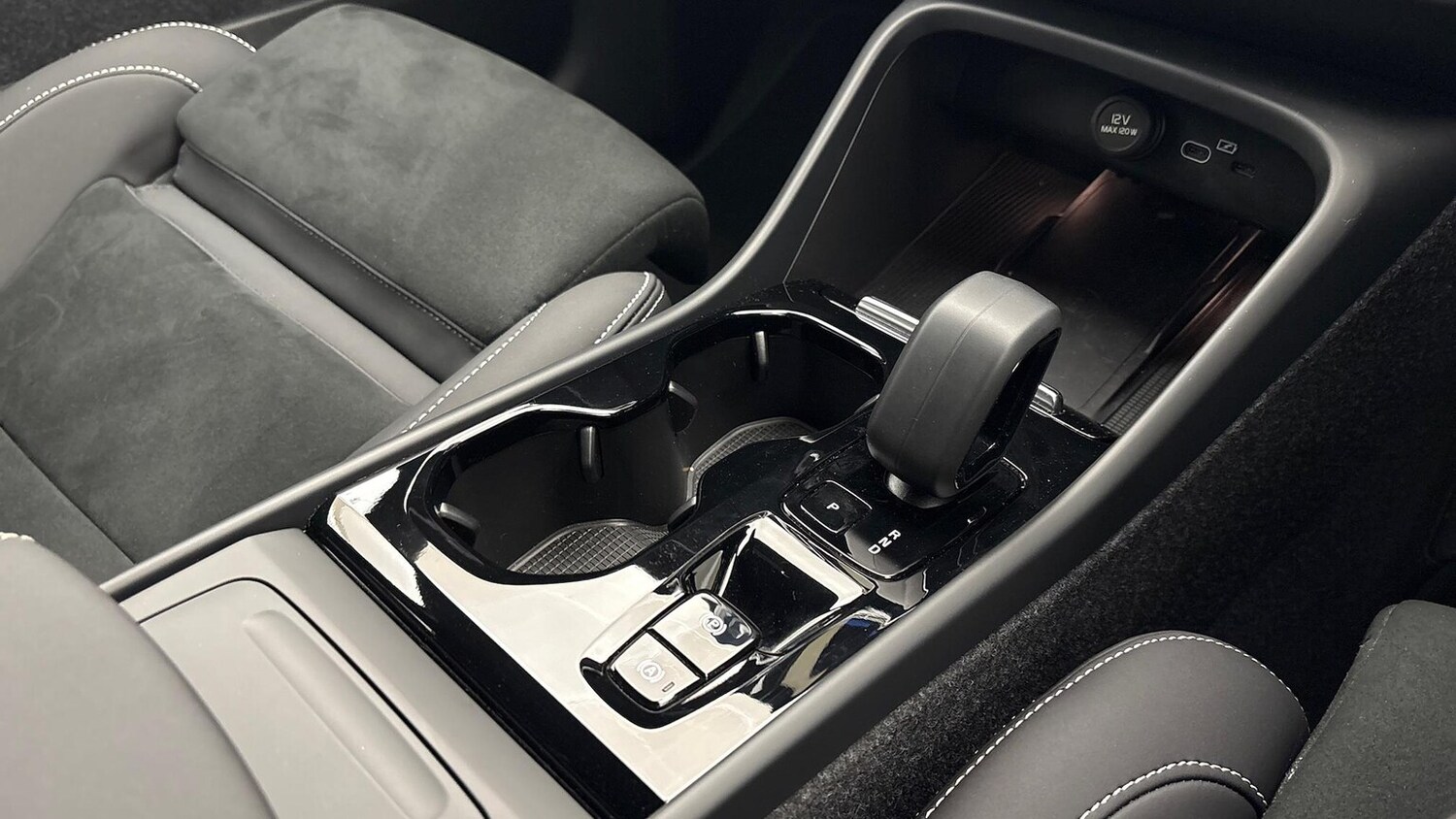 Used Volvo XC40 2024 for sale - 76413936: Photo 30