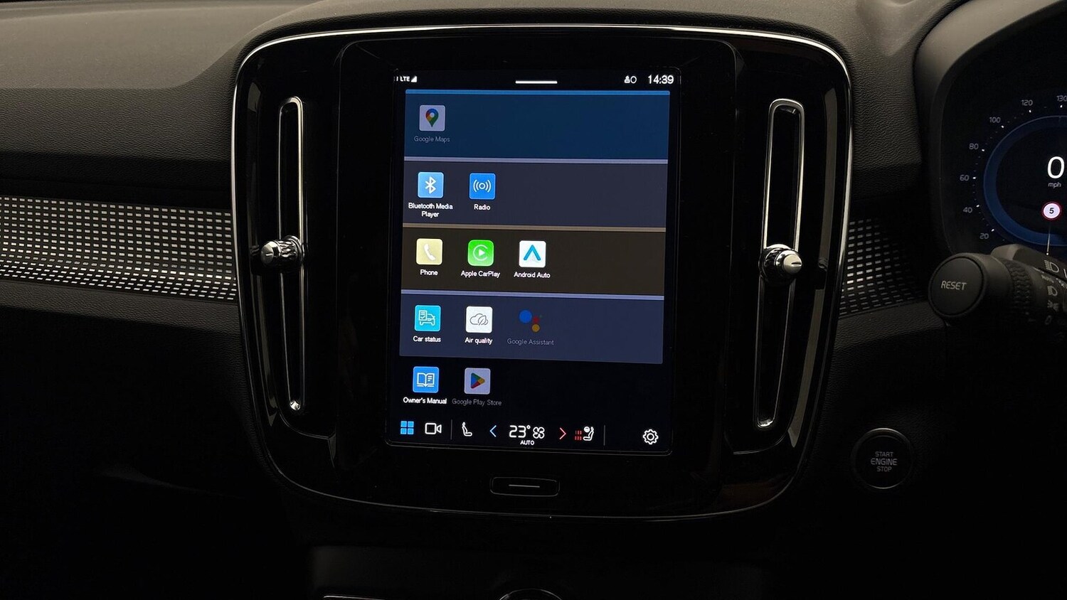 Used Volvo XC40 2024 for sale - 76413936: Photo 32