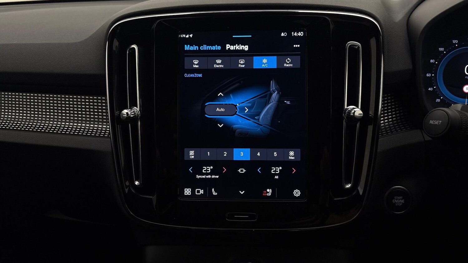 Used Volvo XC40 2024 for sale - 76413936: Photo 35