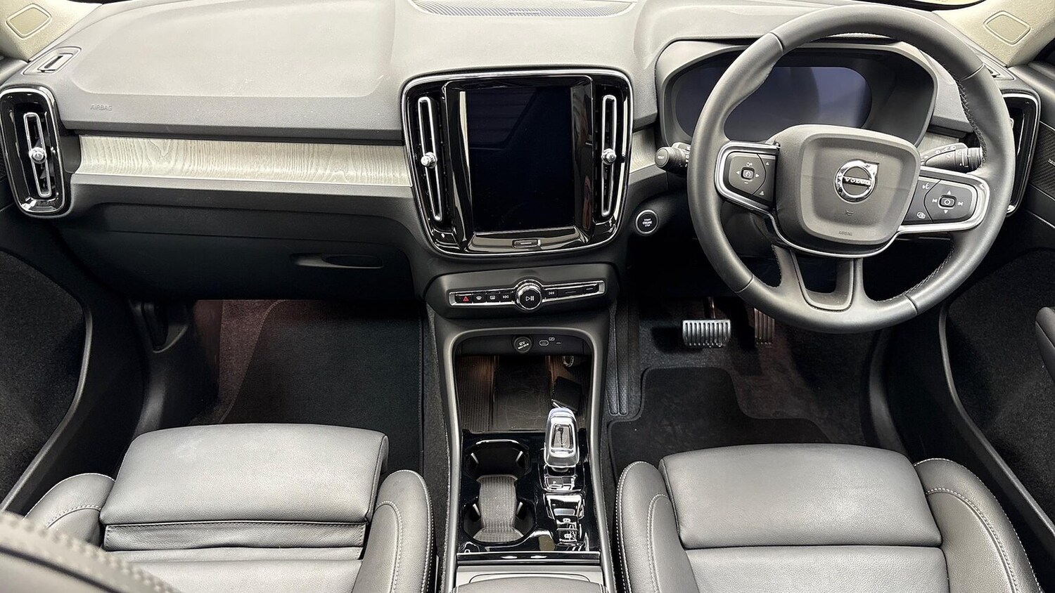 Used Volvo XC40 2025 for sale - 76220417: Photo 10