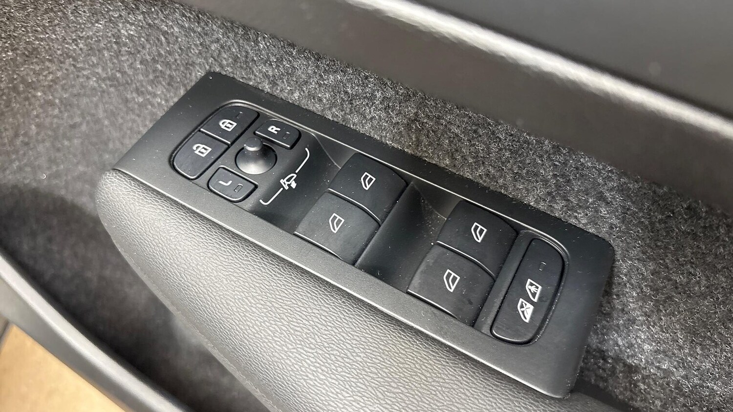 Used Volvo XC40 2025 for sale - 76220417: Photo 24