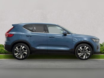 Used Volvo XC40 2025 for sale - 76220417: Photo 2