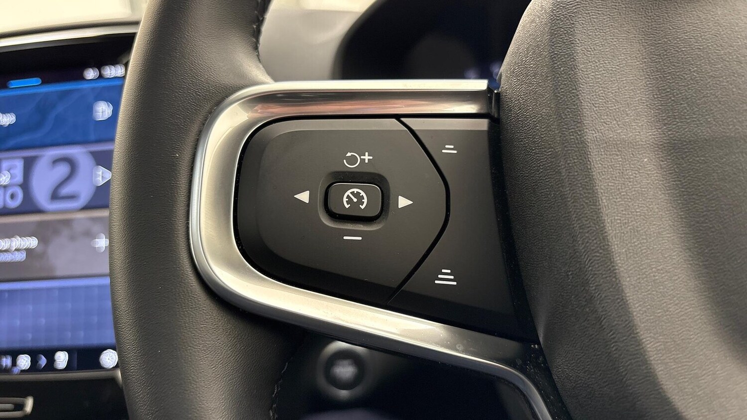 Used Volvo XC40 2025 for sale - 76220417: Photo 30