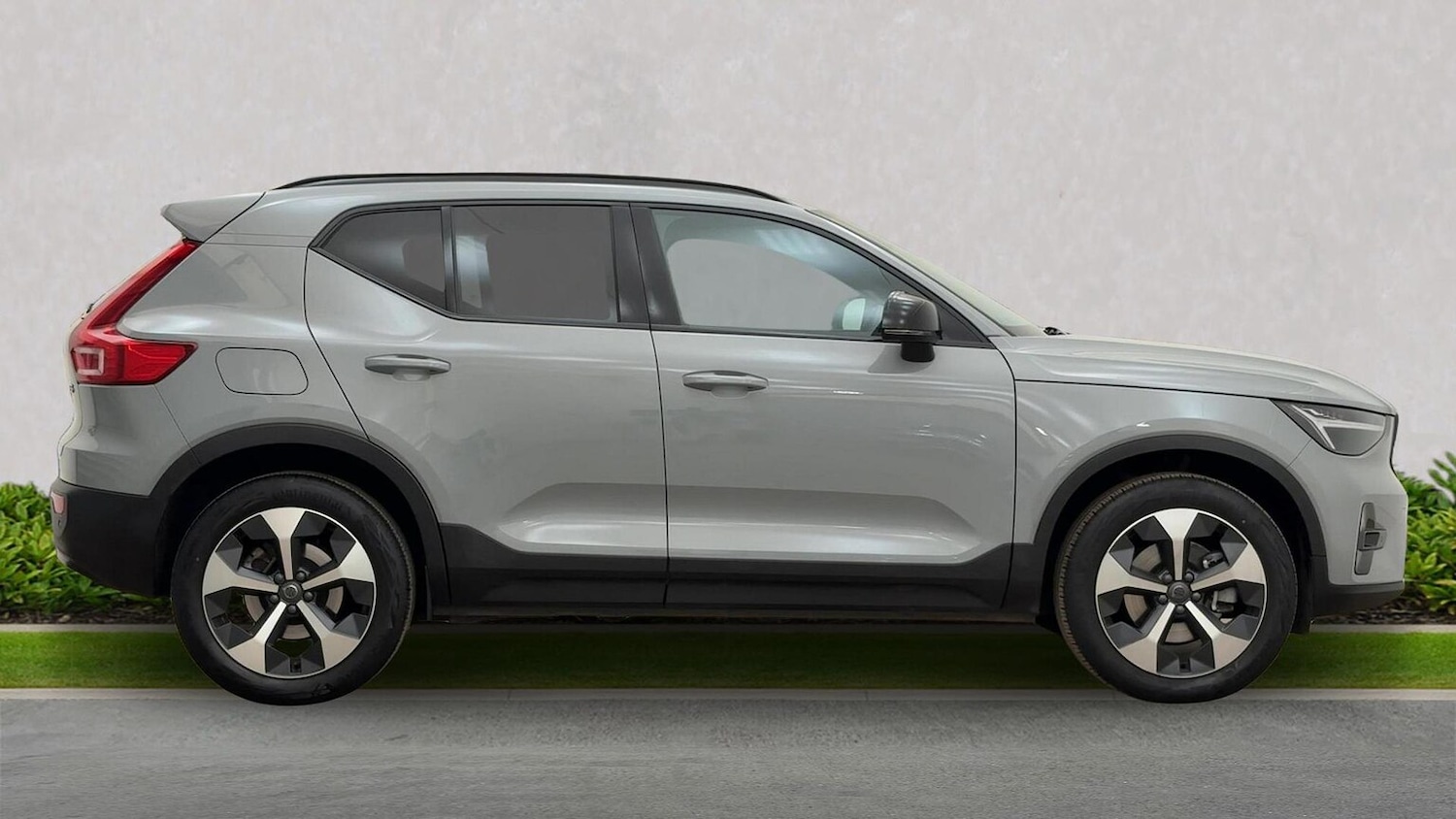 Used Volvo XC40 2025 for sale - 76402404: Photo 2