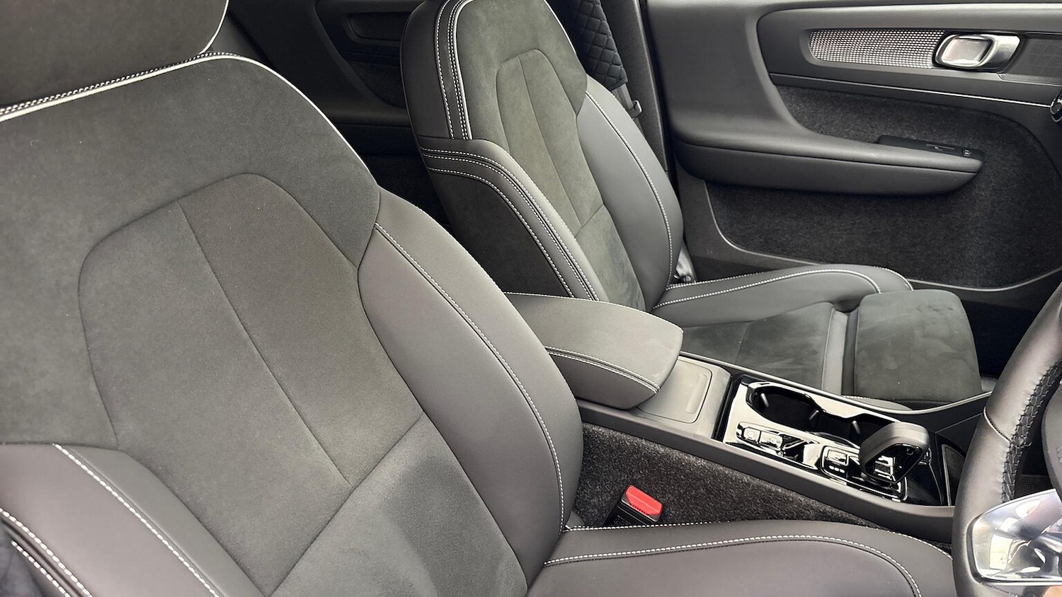 Used Volvo XC40 2025 for sale - 76402404: Photo 25