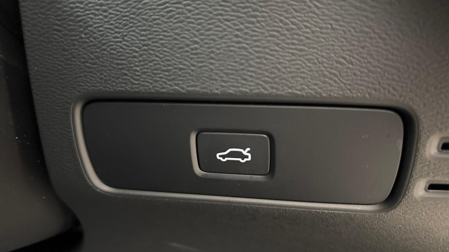 Used Volvo XC40 2025 for sale - 76402404: Photo 26