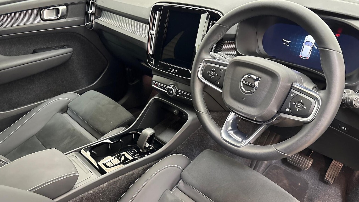 Used Volvo XC40 2025 for sale - 76402404: Photo 8