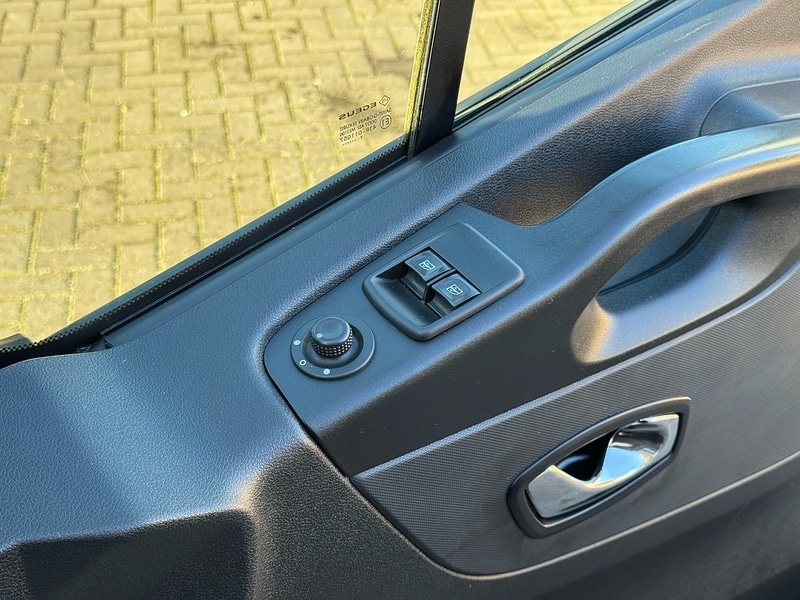 Used Vauxhall Vivaro 2017 for sale - 77085108: Photo 39