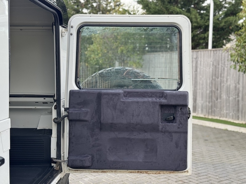 Used Land Rover Defender 2010 for sale - 76482590: Photo 31