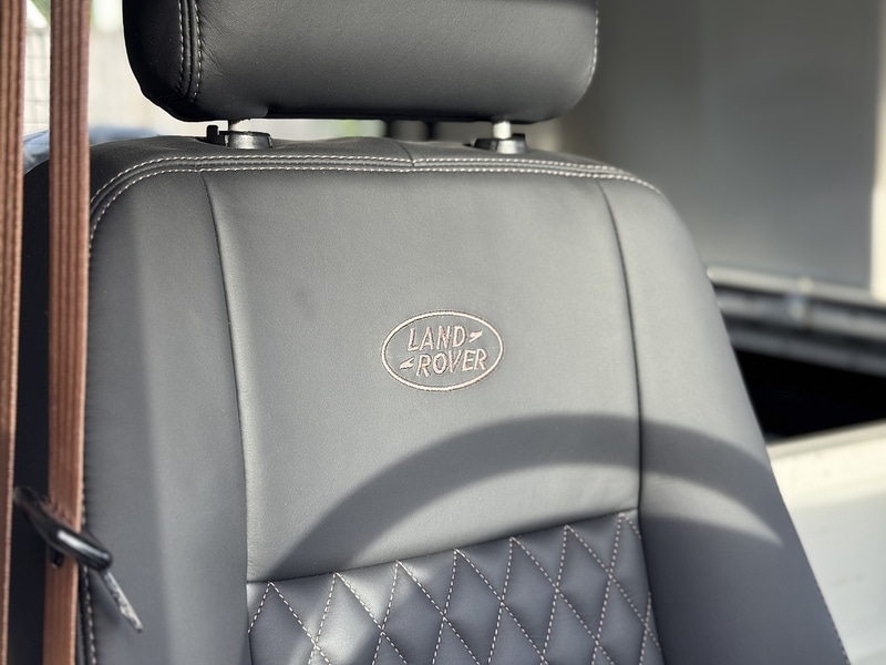 Used Land Rover Defender 2010 for sale - 76863515: Photo 2