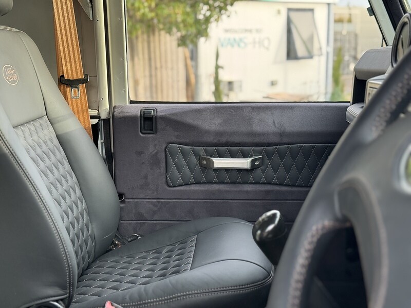 Used Land Rover Defender 2010 for sale - 76863515: Photo 33