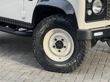 Used Land Rover Defender 2010 for sale - 76863515: Photo