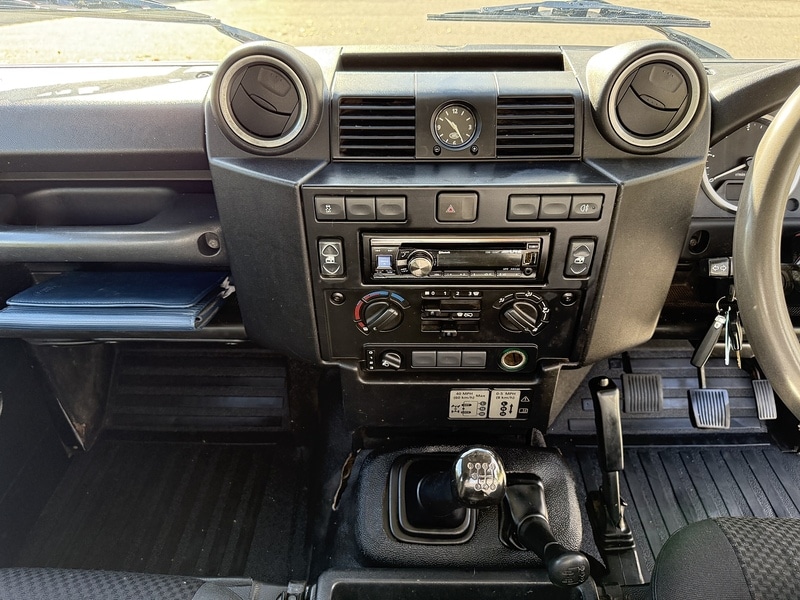 Used Land Rover Defender 90 2015 for sale - 76353040: Photo 23