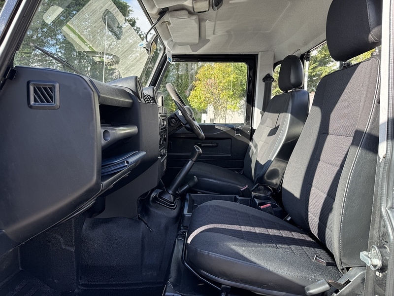 Used Land Rover Defender 90 2015 for sale - 76353040: Photo 27