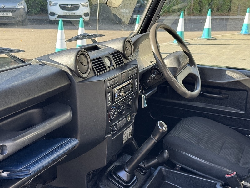 Used Land Rover Defender 90 2015 for sale - 76353040: Photo 28