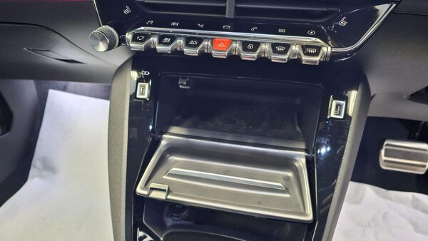 Used Peugeot E-2008 2021 for sale - 76158612: Photo 39