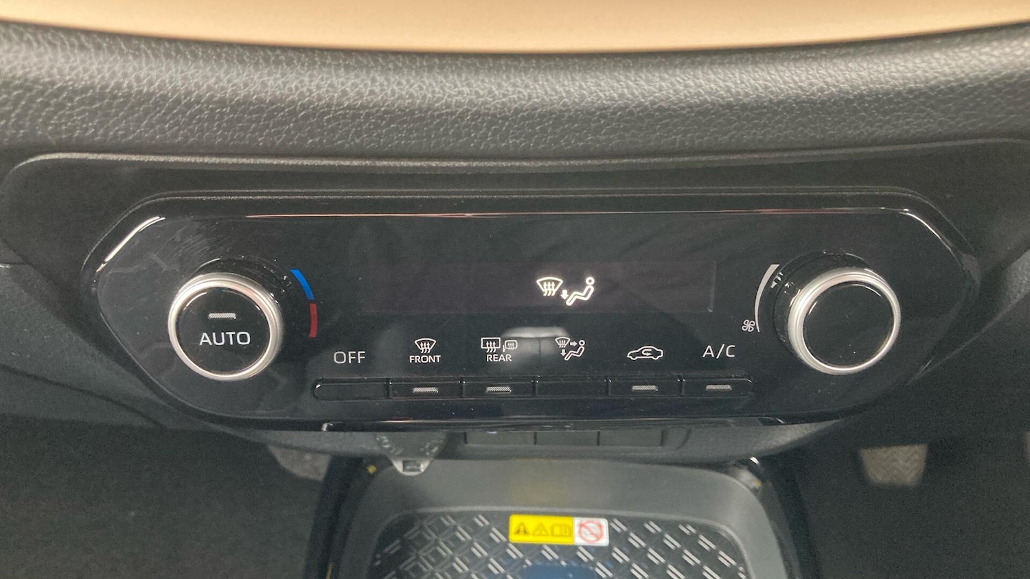 Used Toyota Aygo X 2024 for sale - 76735479: Photo 25