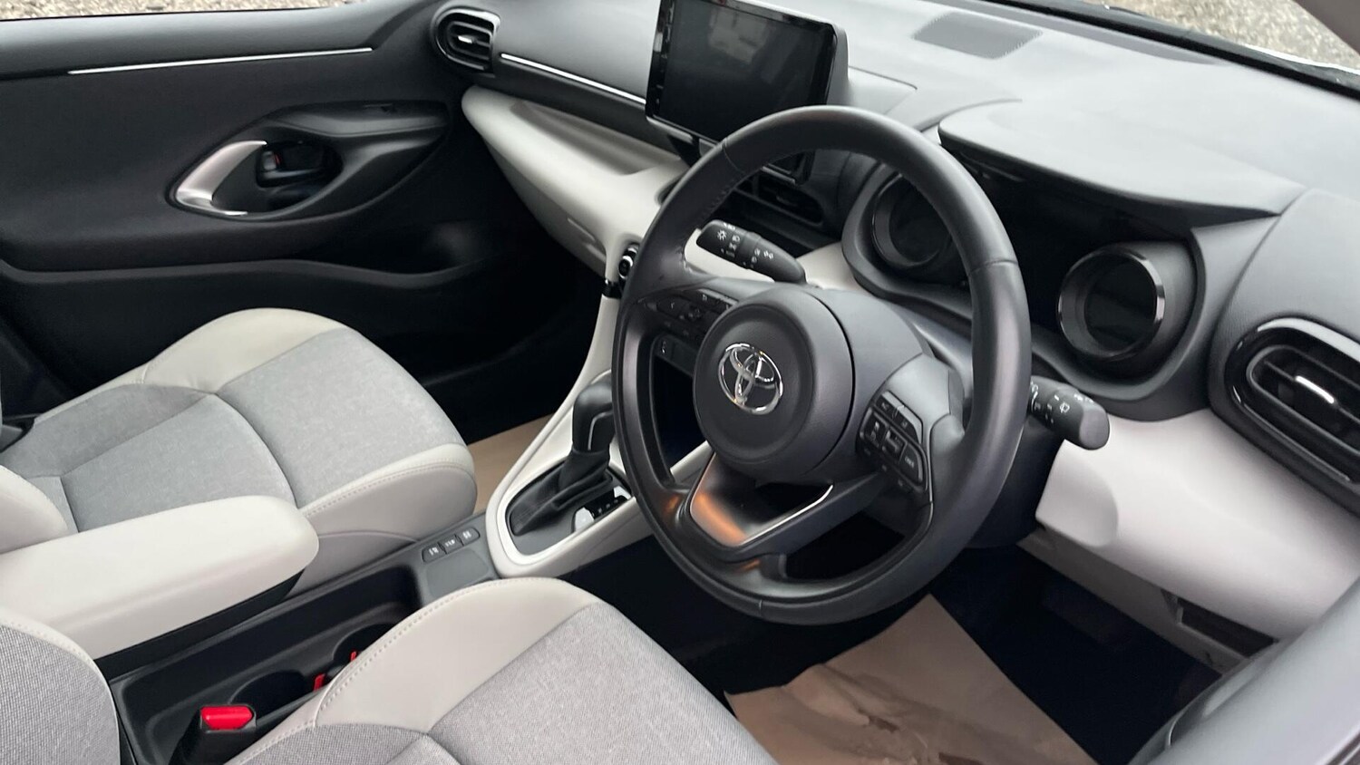 Used Toyota Yaris 2023 for sale - 77015906: Photo 11