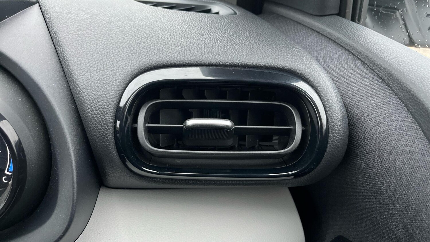 Used Toyota Yaris 2023 for sale - 77015906: Photo 25