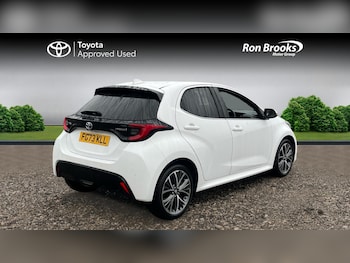 Used Toyota Yaris 2023 for sale - 77015906: Photo