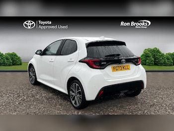 Used Toyota Yaris 2023 for sale - 77015906: Photo