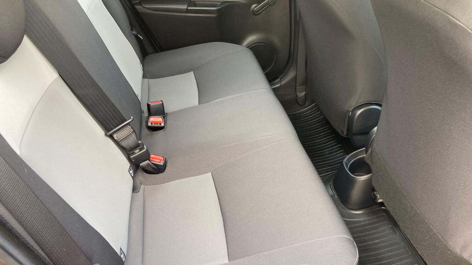 Used Toyota Yaris 2017 for sale - 76521820: Photo 12