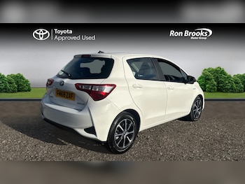 Used Toyota Yaris 2018 for sale - 76179707: Photo 2