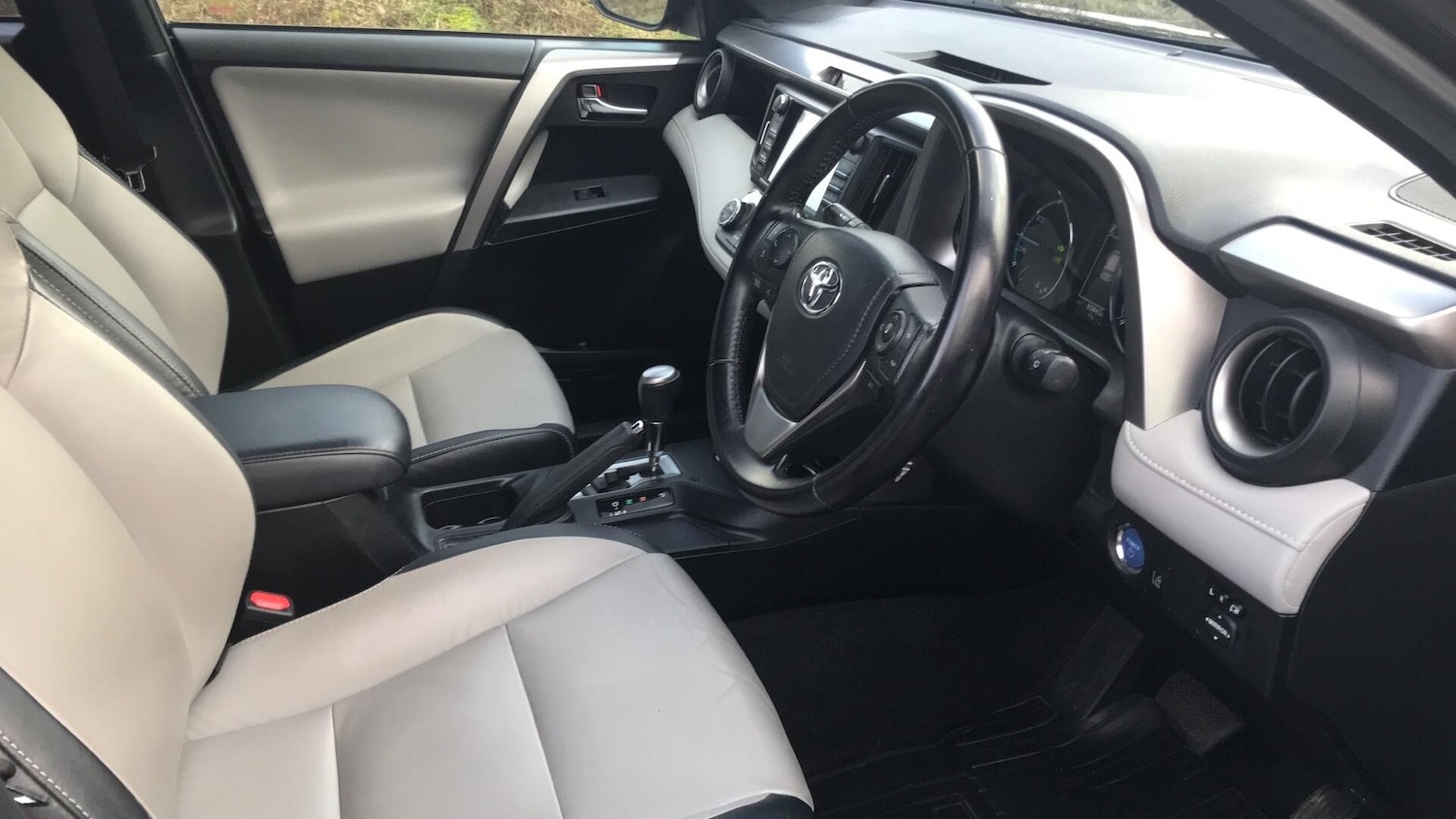 Used Toyota RAV4 2017 for sale - 77637609: Photo 11