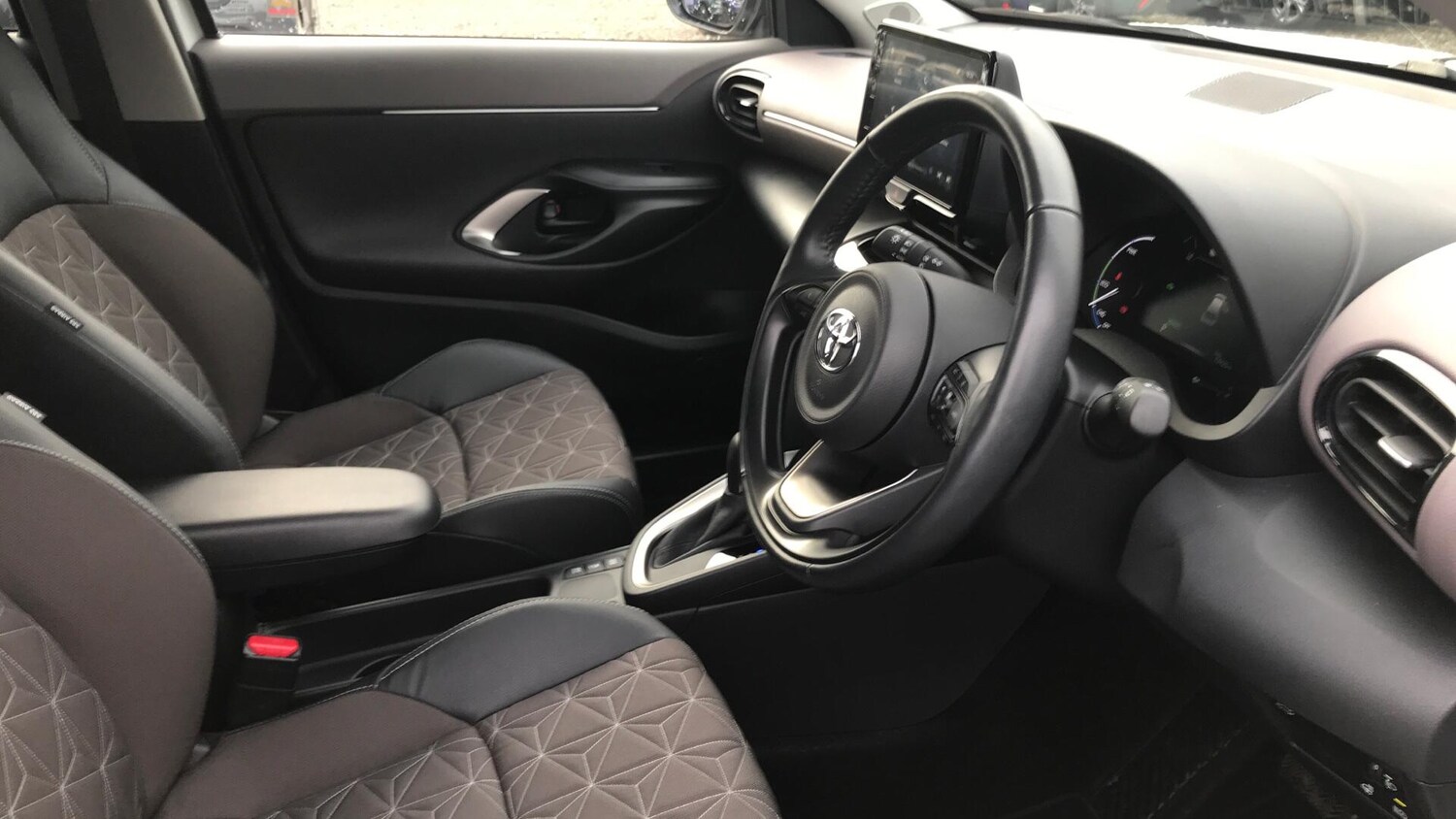 Used Toyota Yaris Cross 2022 for sale - 76472604: Photo 11