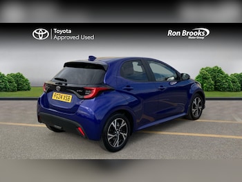 Used Toyota Yaris 2024 for sale - 76084271: Photo 2
