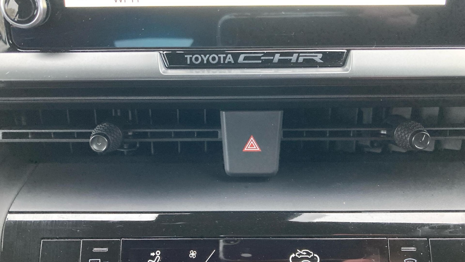 Used Toyota C-HR 2024 for sale - 76781547: Photo 23